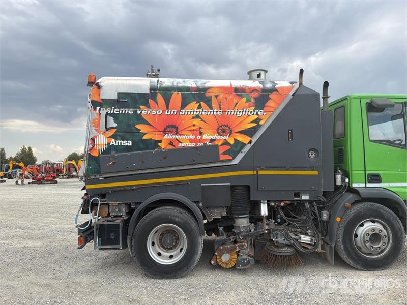 Iveco Schmidt SK650/59-1-033 on Iveco Eurocargo Sweeper Камиони за почистване