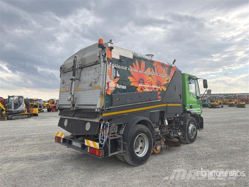 Iveco Schmidt SK650/59-1-033 on Iveco Eurocargo Sweeper Камиони за почистване