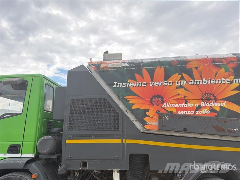 Iveco Schmidt SK650/59-1-033 on Iveco Eurocargo Sweeper Камиони за почистване