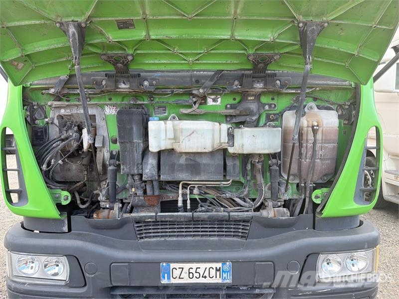 Iveco Schmidt SK650/59-1-033 on Iveco Eurocargo Sweeper Камиони за почистване