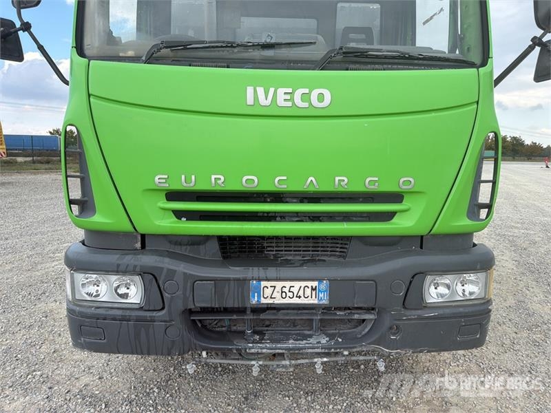 Iveco Schmidt SK650/59-1-033 on Iveco Eurocargo Sweeper Камиони за почистване