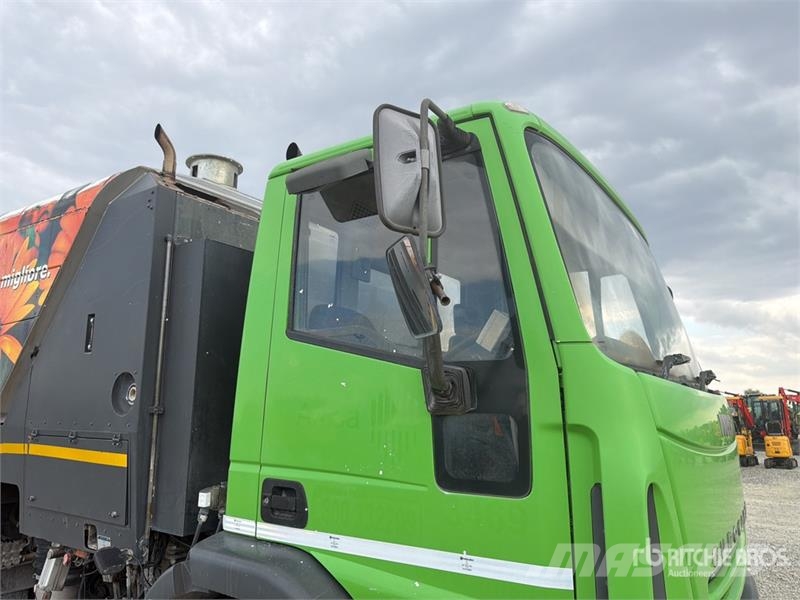 Iveco Schmidt SK650/59-1-033 on Iveco Eurocargo Sweeper Камиони за почистване