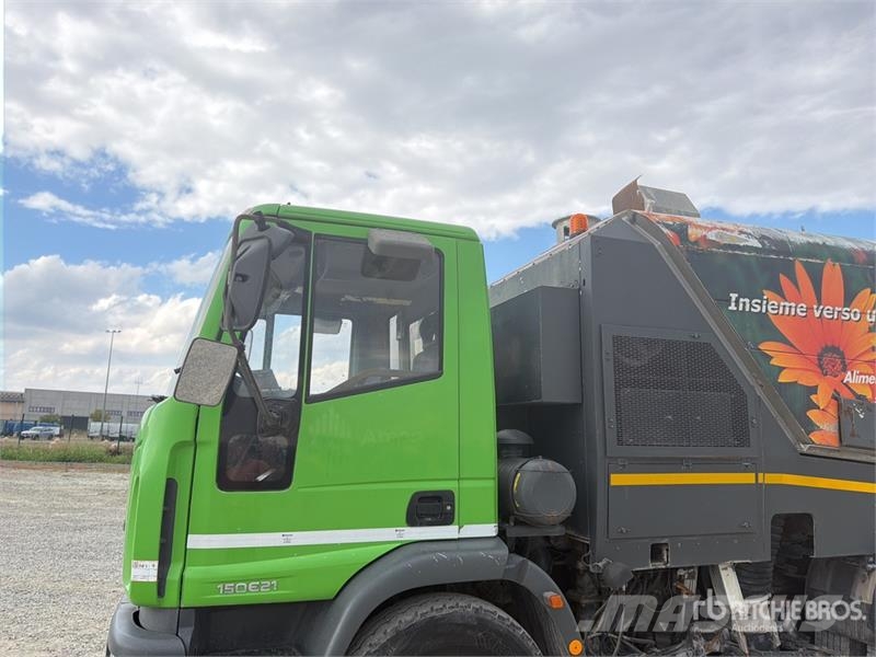 Iveco Schmidt SK650/59-1-033 on Iveco Eurocargo Sweeper Камиони за почистване