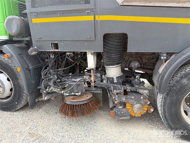 Iveco Schmidt SK650/59-1-033 on Iveco Eurocargo Sweeper Камиони за почистване