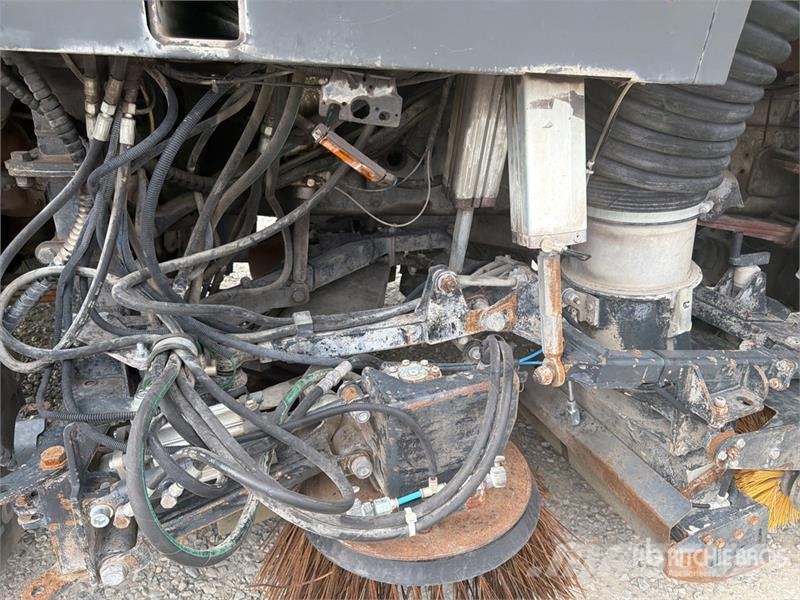 Iveco Schmidt SK650/59-1-033 on Iveco Eurocargo Sweeper Камиони за почистване