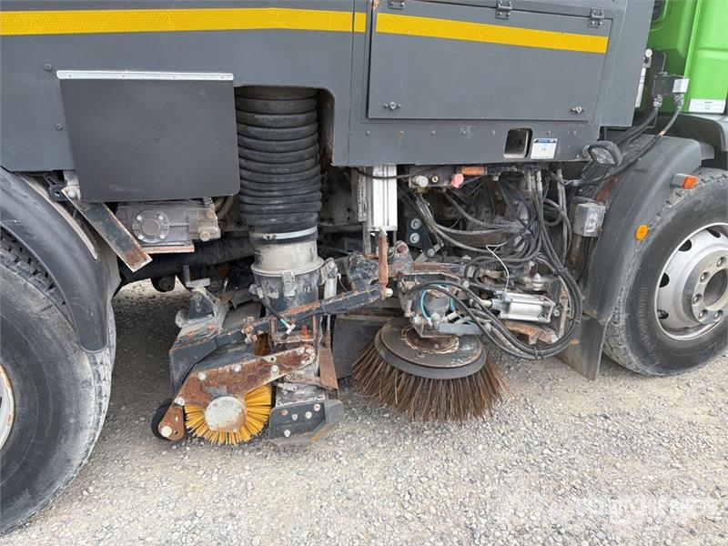 Iveco Schmidt SK650/59-1-033 on Iveco Eurocargo Sweeper Камиони за почистване