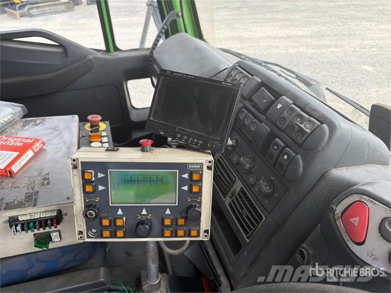 Iveco Schmidt SK650/59-1-033 on Iveco Eurocargo Sweeper Камиони за почистване