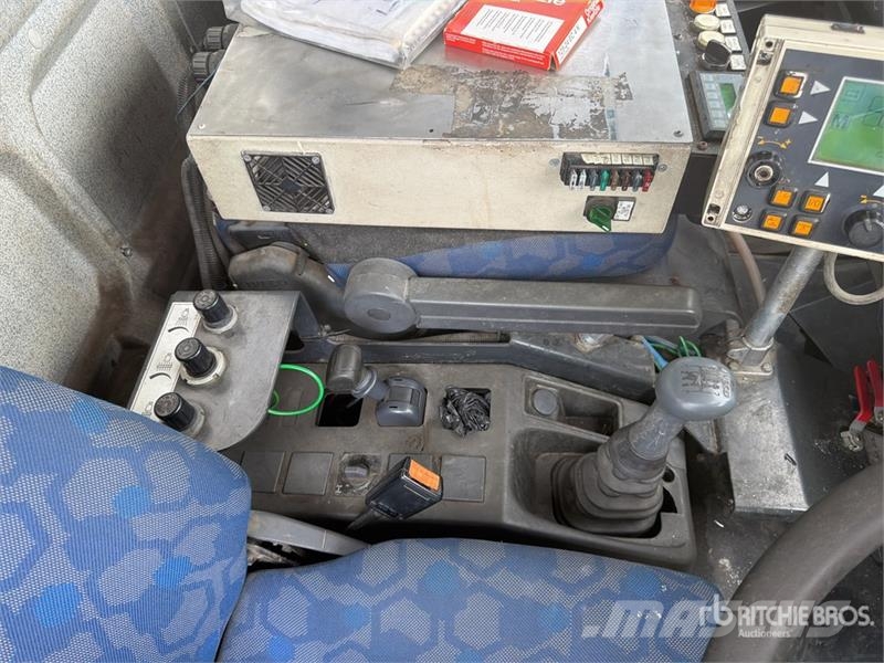 Iveco Schmidt SK650/59-1-033 on Iveco Eurocargo Sweeper Камиони за почистване