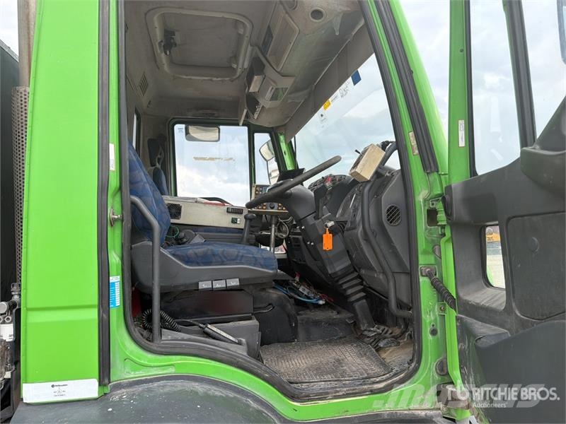 Iveco Schmidt SK650/59-1-033 on Iveco Eurocargo Sweeper Камиони за почистване