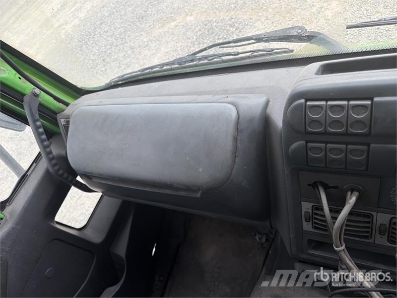 Iveco Schmidt SK650/59-1-033 on Iveco Eurocargo Sweeper Камиони за почистване