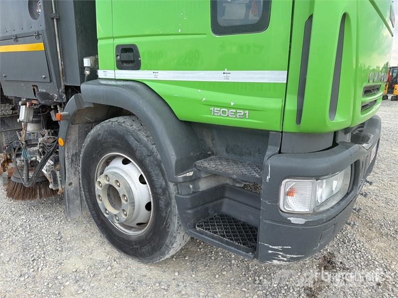 Iveco Schmidt SK650/59-1-033 on Iveco Eurocargo Sweeper Камиони за почистване