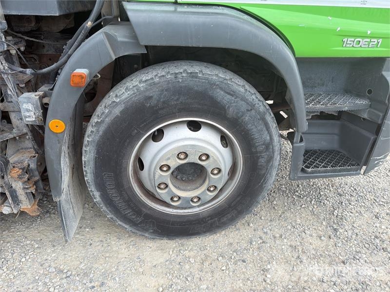 Iveco Schmidt SK650/59-1-033 on Iveco Eurocargo Sweeper Камиони за почистване