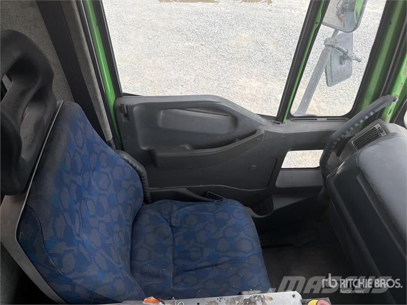 Iveco Schmidt SK650/59-1-033 on Iveco Eurocargo Sweeper Камиони за почистване
