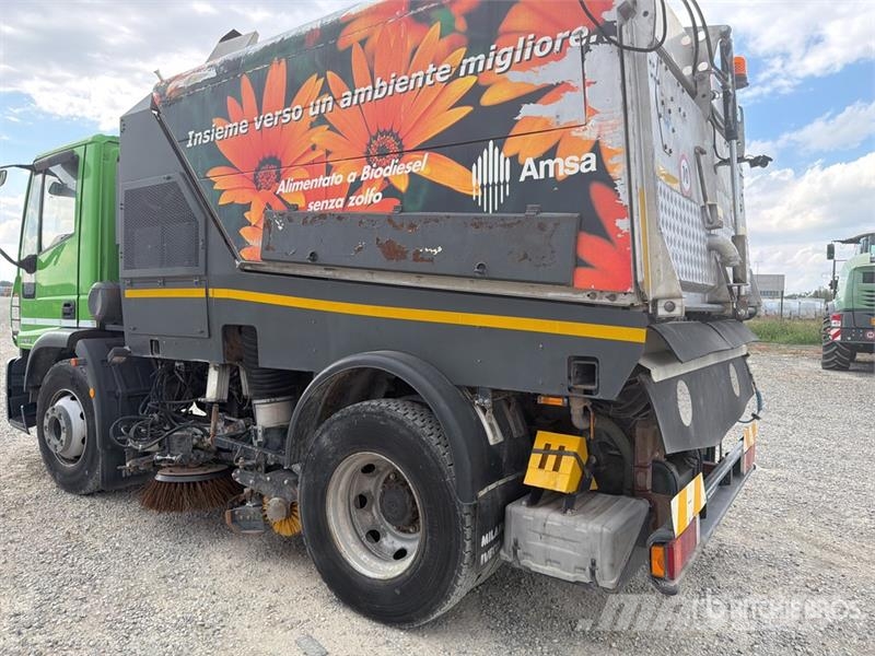 Iveco Schmidt SK650/59-1-033 on Iveco Eurocargo Sweeper Камиони за почистване