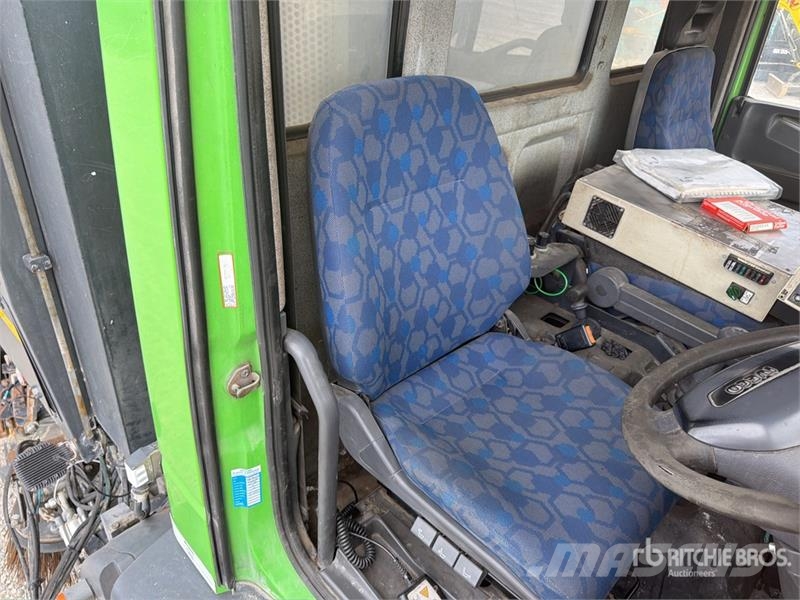 Iveco Schmidt SK650/59-1-033 on Iveco Eurocargo Sweeper Камиони за почистване