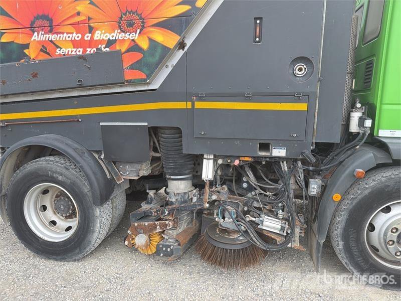 Iveco Schmidt SK650/59-1-033 on Iveco Eurocargo Sweeper Камиони за почистване
