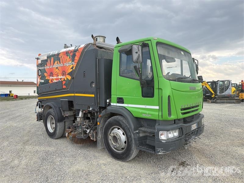 Iveco Schmidt SK650/59-1-033 on Iveco Eurocargo Sweeper Камиони за почистване