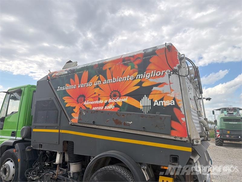 Iveco Schmidt SK650/59-1-033 on Iveco Eurocargo Sweeper Камиони за почистване