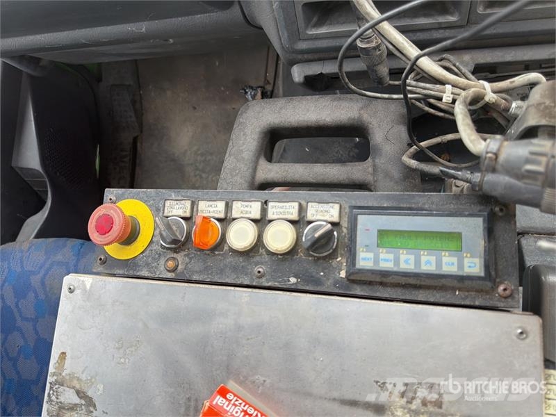 Iveco Schmidt SK650/59-1-033 on Iveco Eurocargo Sweeper Камиони за почистване