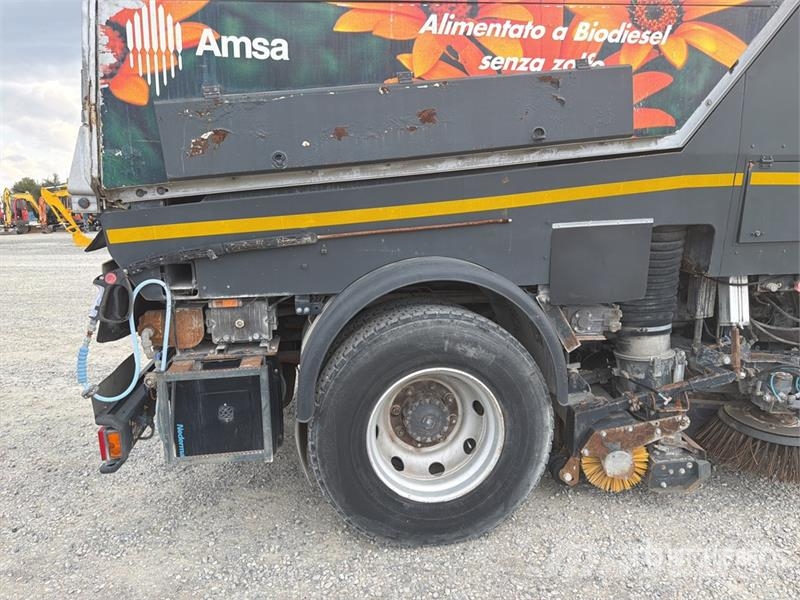 Iveco Schmidt SK650/59-1-033 on Iveco Eurocargo Sweeper Камиони за почистване