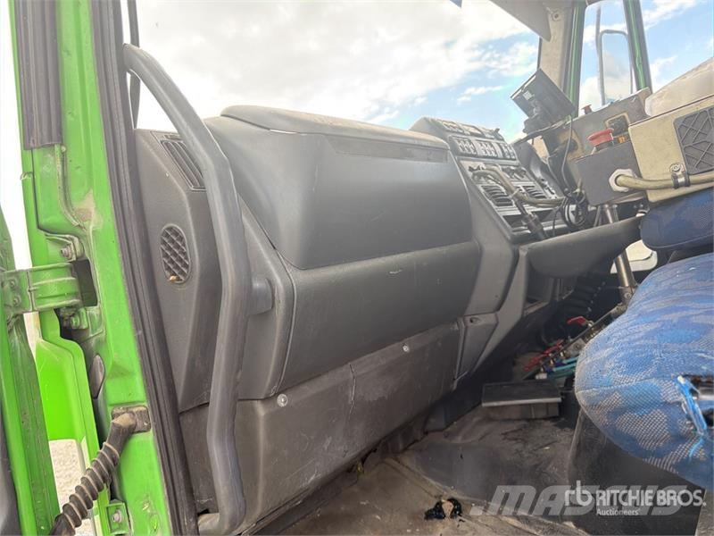 Iveco Schmidt SK650/59-1-033 on Iveco Eurocargo Sweeper Камиони за почистване