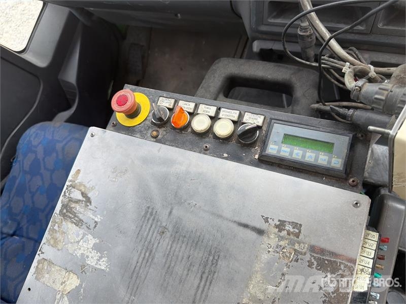 Iveco Schmidt SK650/59-1-033 on Iveco Eurocargo Sweeper Камиони за почистване