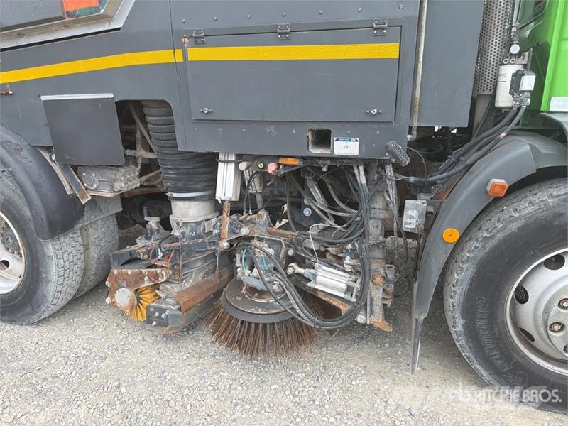 Iveco Schmidt SK650/59-1-033 on Iveco Eurocargo Sweeper Камиони за почистване