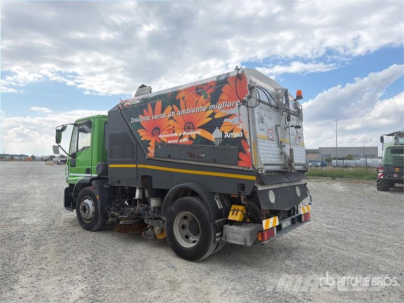 Iveco Schmidt SK650/59-1-033 on Iveco Eurocargo Sweeper Камиони за почистване