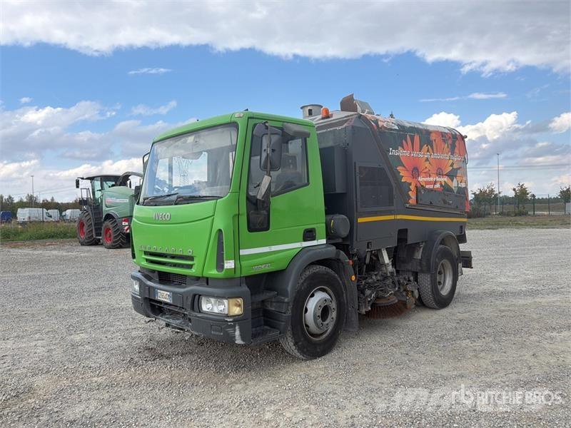 Iveco Schmidt SK650/59-1-033 on Iveco Eurocargo Sweeper Камиони за почистване
