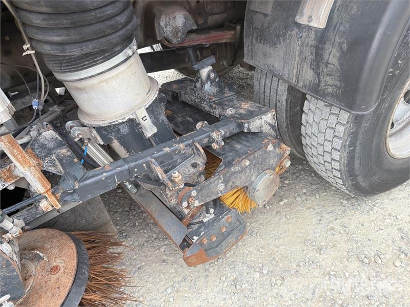 Iveco Schmidt SK650/59-1-033 on Iveco Eurocargo Sweeper Камиони за почистване