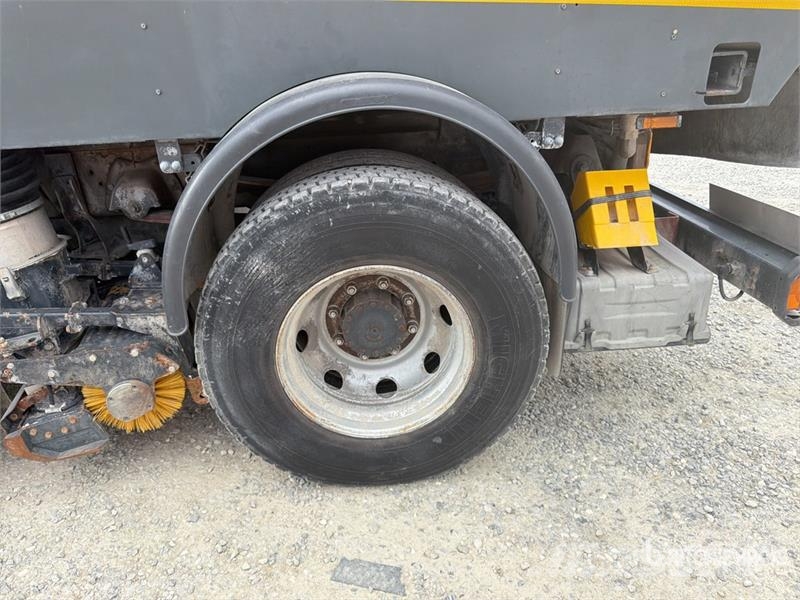 Iveco Schmidt SK650/59-1-033 on Iveco Eurocargo Sweeper Камиони за почистване
