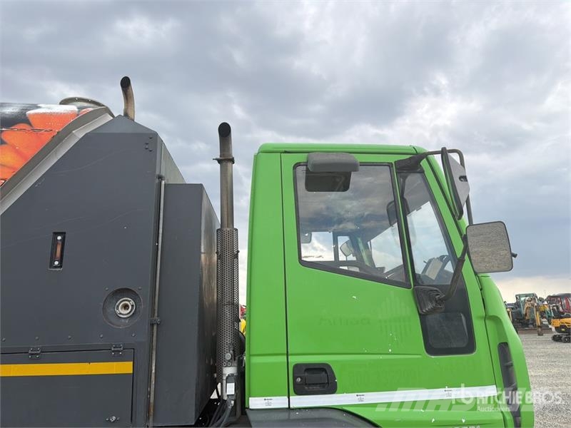 Iveco Schmidt SK650/59-1-033 on Iveco Eurocargo Sweeper Камиони за почистване