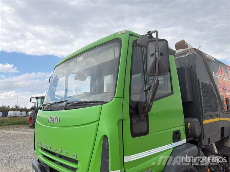 Iveco Schmidt SK650/59-1-033 on Iveco Eurocargo Sweeper Камиони за почистване