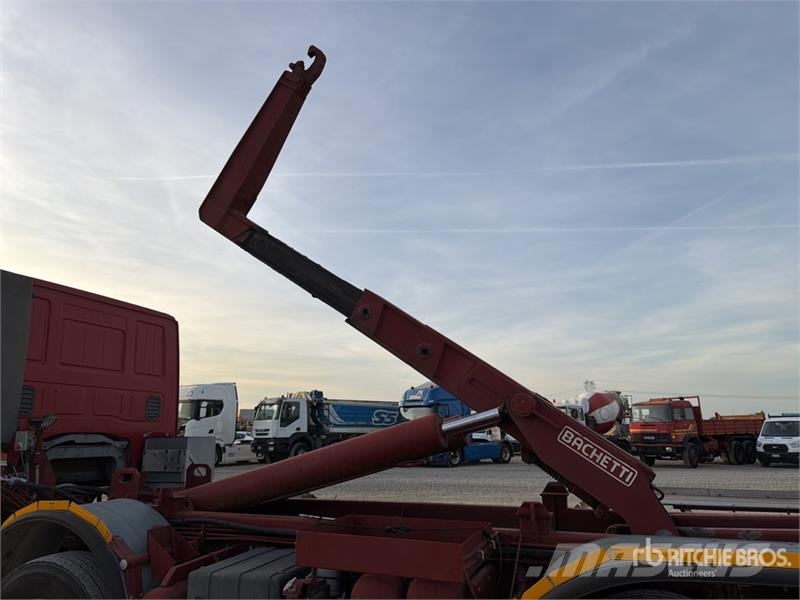 Iveco Stralis 350 8x2 Sleeper Roll-Off Truck Camion con cassone scarrabile