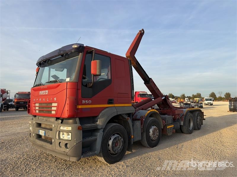 Iveco Stralis 350 8x2 Sleeper Roll-Off Truck Camion con cassone scarrabile