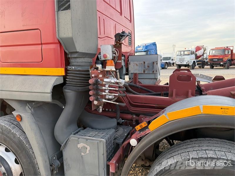 Iveco Stralis 350 8x2 Sleeper Roll-Off Truck Camion con cassone scarrabile
