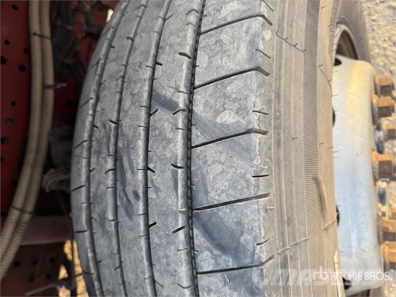 Iveco Stralis 350 8x2 Sleeper Roll-Off Truck Camion con cassone scarrabile