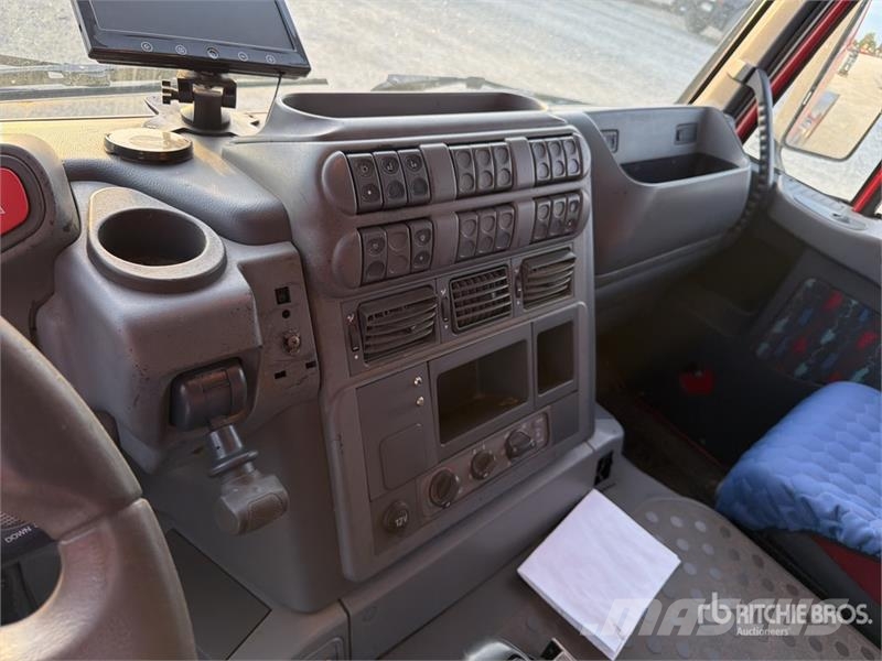 Iveco Stralis 350 8x2 Sleeper Roll-Off Truck Camion con cassone scarrabile