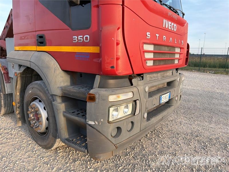 Iveco Stralis 350 8x2 Sleeper Roll-Off Truck Camion con cassone scarrabile