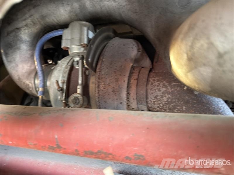 Iveco Stralis 350 8x2 Sleeper Roll-Off Truck Camion con cassone scarrabile