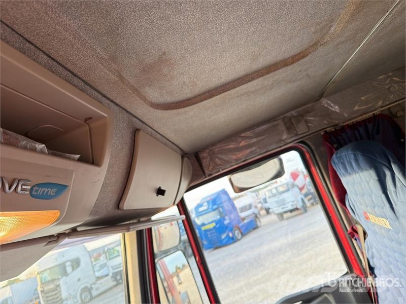 Iveco Stralis 350 8x2 Sleeper Roll-Off Truck Camion con cassone scarrabile