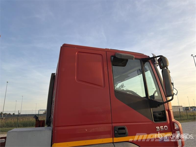 Iveco Stralis 350 8x2 Sleeper Roll-Off Truck Camion con cassone scarrabile