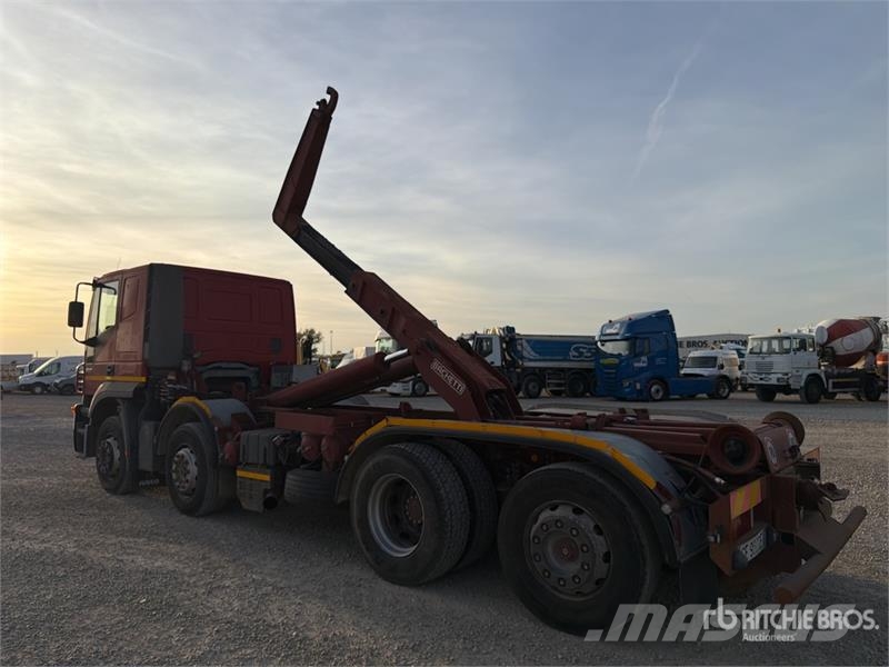 Iveco Stralis 350 8x2 Sleeper Roll-Off Truck Camion con cassone scarrabile