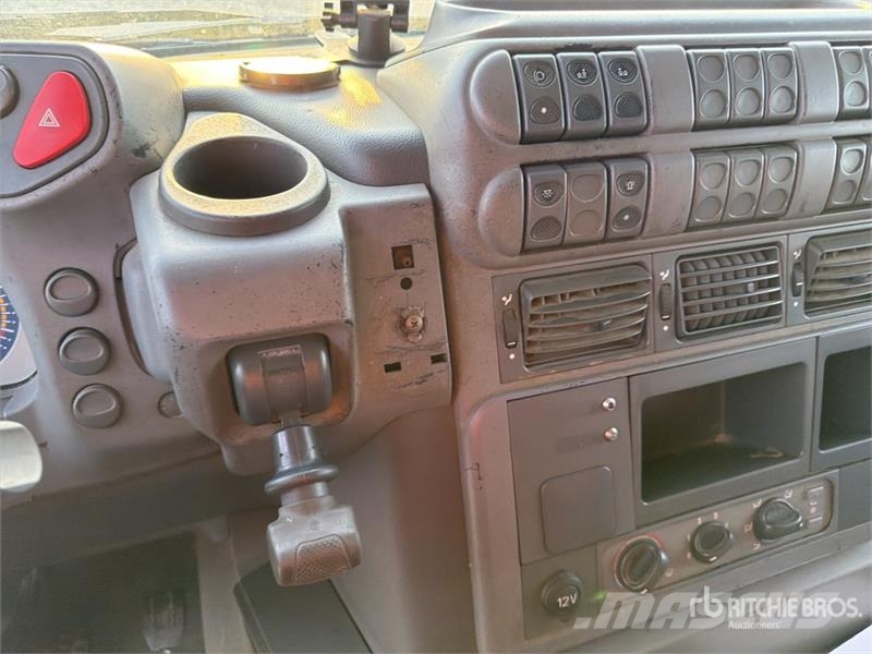 Iveco Stralis 350 8x2 Sleeper Roll-Off Truck Camion con cassone scarrabile
