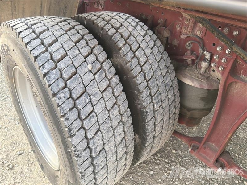 Iveco Stralis 350 8x2 Sleeper Roll-Off Truck Camion con cassone scarrabile