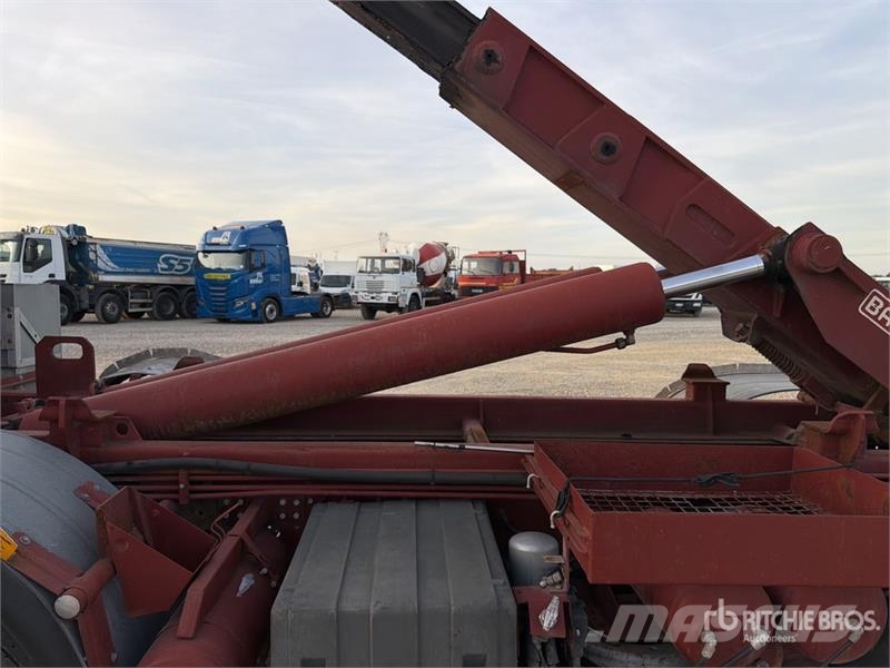Iveco Stralis 350 8x2 Sleeper Roll-Off Truck Camion con cassone scarrabile