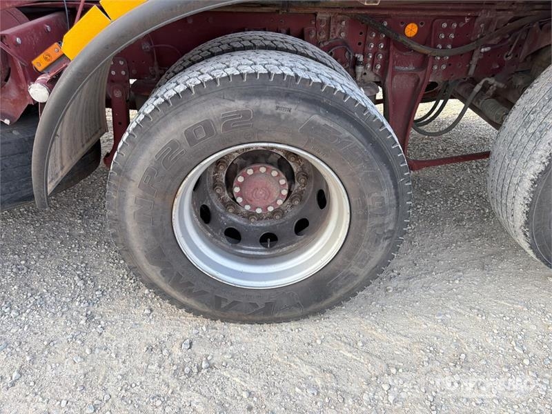 Iveco Stralis 350 8x2 Sleeper Roll-Off Truck Camion con cassone scarrabile