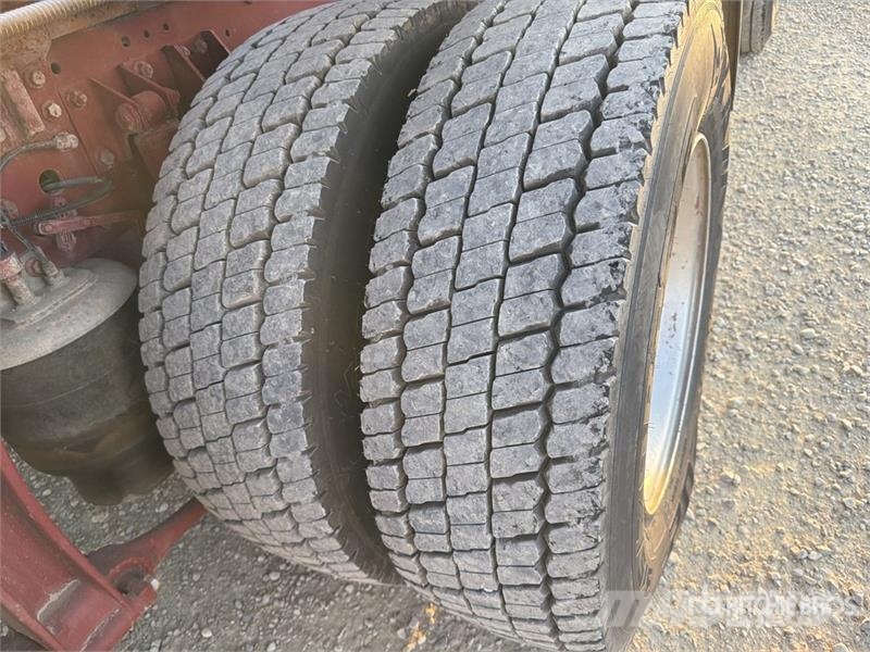 Iveco Stralis 350 8x2 Sleeper Roll-Off Truck Camion con cassone scarrabile