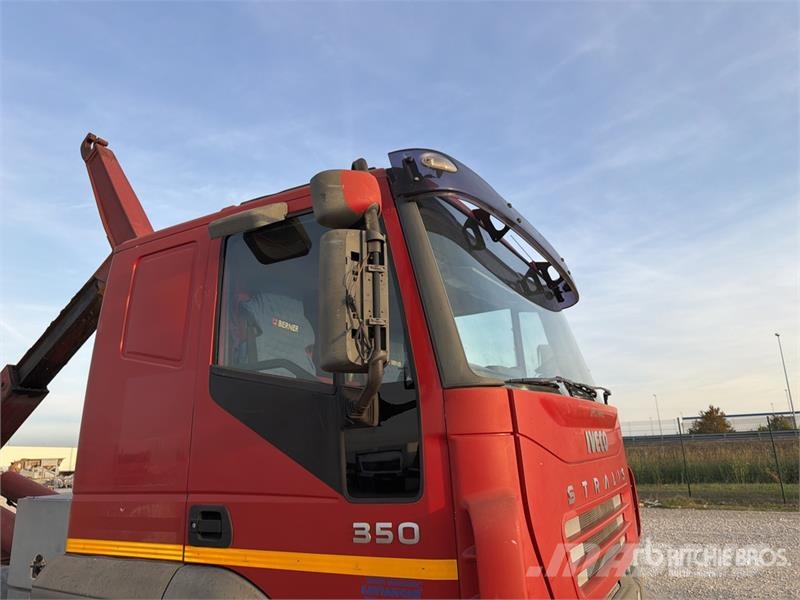 Iveco Stralis 350 8x2 Sleeper Roll-Off Truck Camion con cassone scarrabile