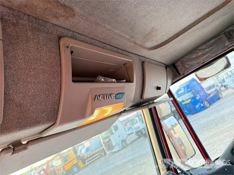 Iveco Stralis 350 8x2 Sleeper Roll-Off Truck Camion con cassone scarrabile